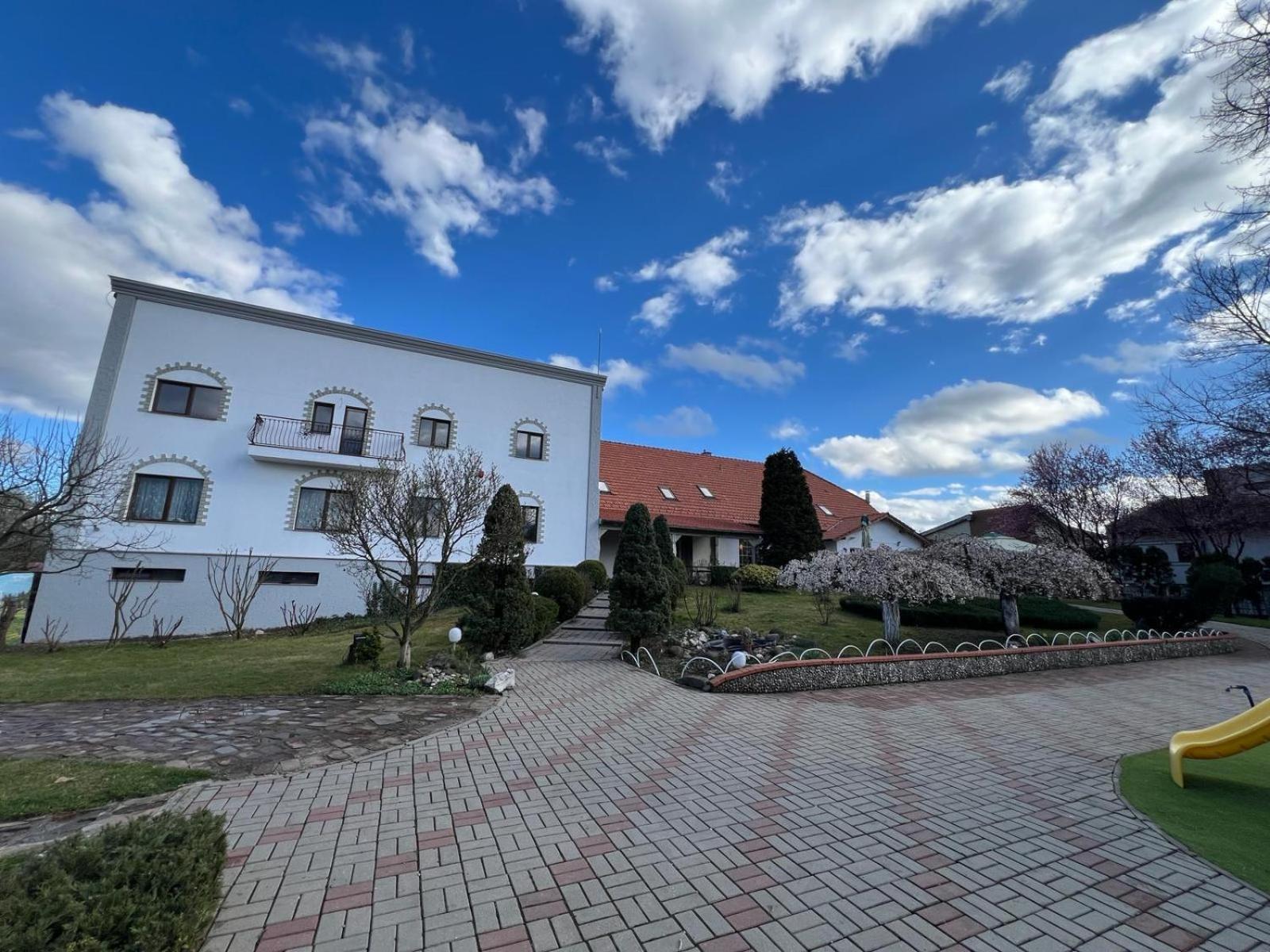 Colina Restaurant & Events Hotel Bistrita  Exterior photo